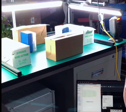 還在為人工掃碼慢、錯掃漏掃頭疼？這套定制工作臺批次掃碼設備全搞定！搭載 AI 讀碼算法，臟污、模糊條碼都能秒識別，批次信息實時同步系統，按需定制尺寸與接口，適配良好專屬場景～ #AI #批次溯源#定制掃碼設備 #自動掃碼工位.png